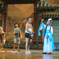 Play: Chang'E and HouYi help the villagers
