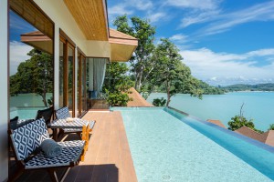 Sinae Phuket Luxury Hotel - The Charm of Siray Bay