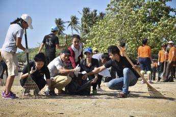 Big Clean-up Friendship beach for a beautiful destination