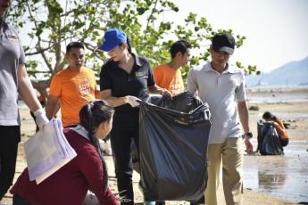 Big Clean-up Friendship beach for a beautiful destination
