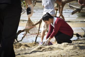 Big Clean-up Friendship beach for a beautiful destination