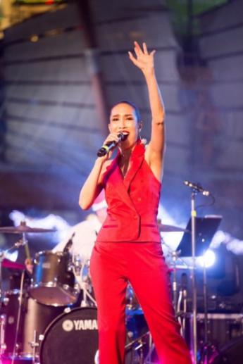 A Legendary Chrismas Concert